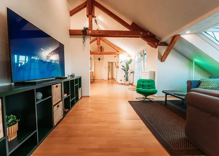 Spacious Penthouse With Ac And Free Parking Steps Away From The Central Station