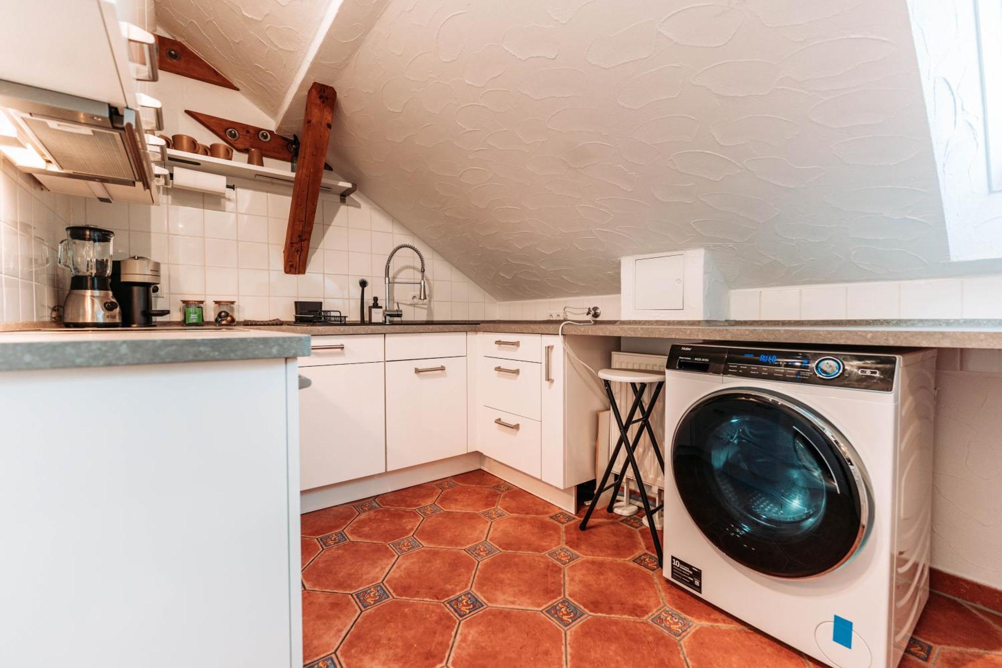 Apartment Spacious Penthouse With Ac And Free Parking Steps Away From The Station